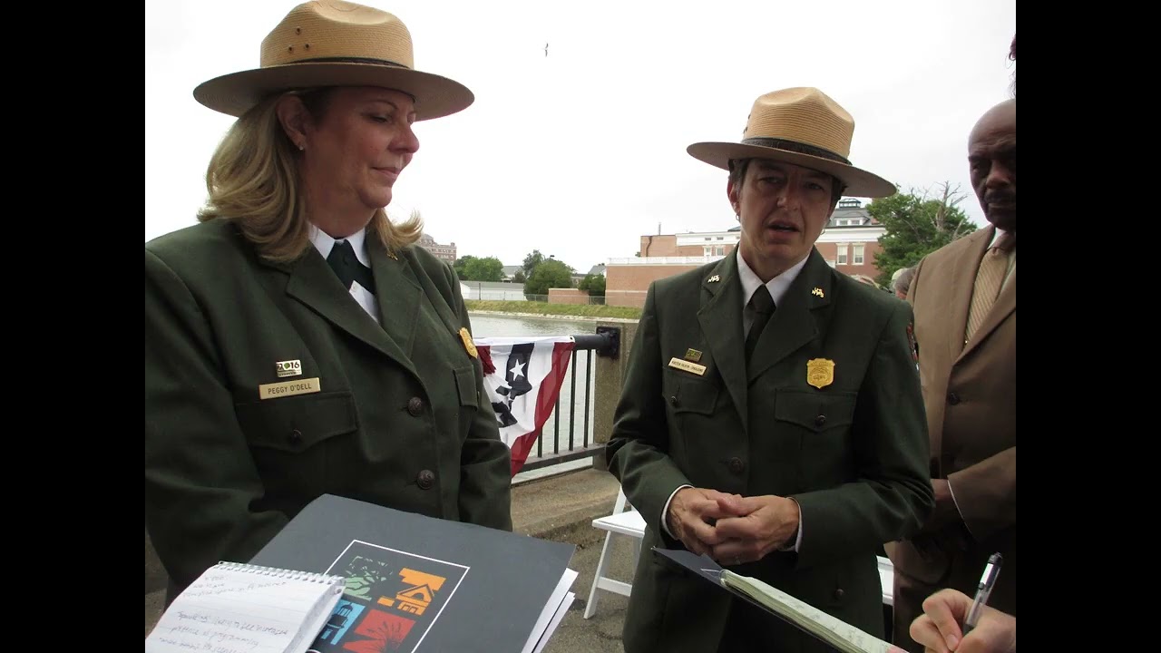 2015 CFMNP History 7 Signing the Deeds