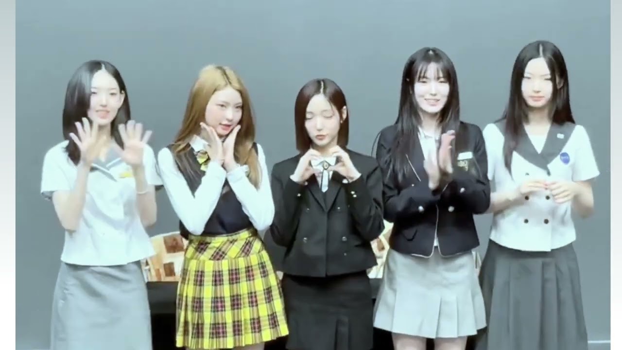 KiiiKiii 키키 Wearing School Uniforms At Their Fansign Event