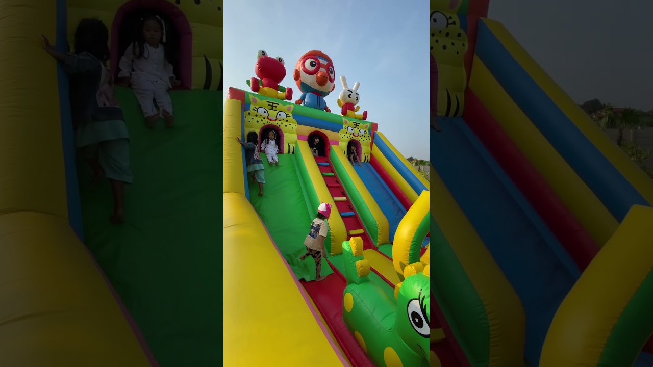 manjat dan perosotan rumah balon tapi semua lagi pada kecapean 😄🤣