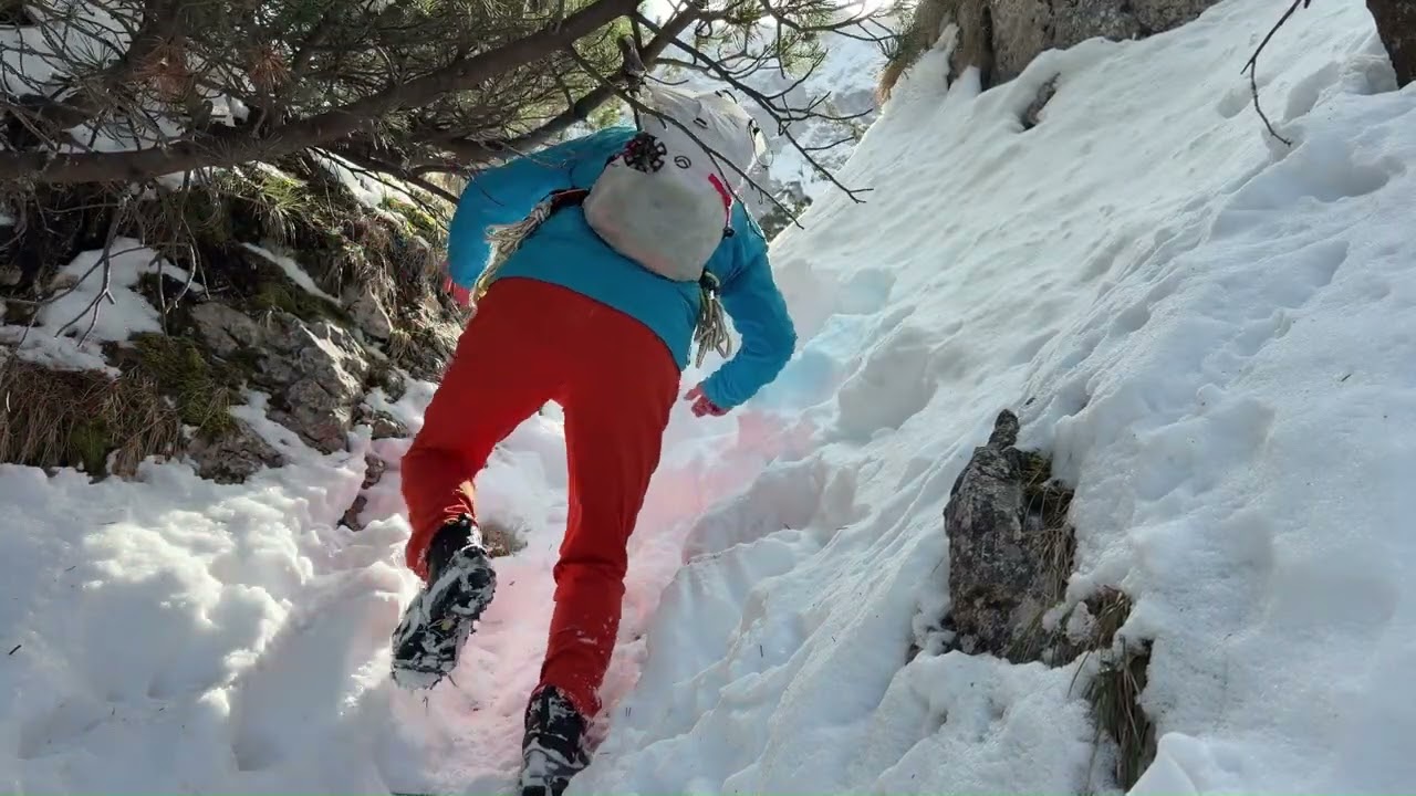 Scara de fier este punctul de intrare in Padina lui Călineț,traseu alpin nemarcat/dificil/periculos