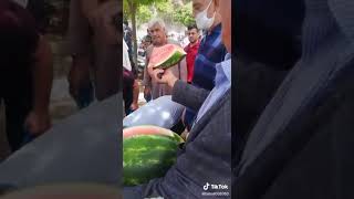 Karpuz Beyaz Çıkarsa Ülkeyi Terk Ederim Diyen Esnaf, Karpuzu Kesince Olanlar Oldu
