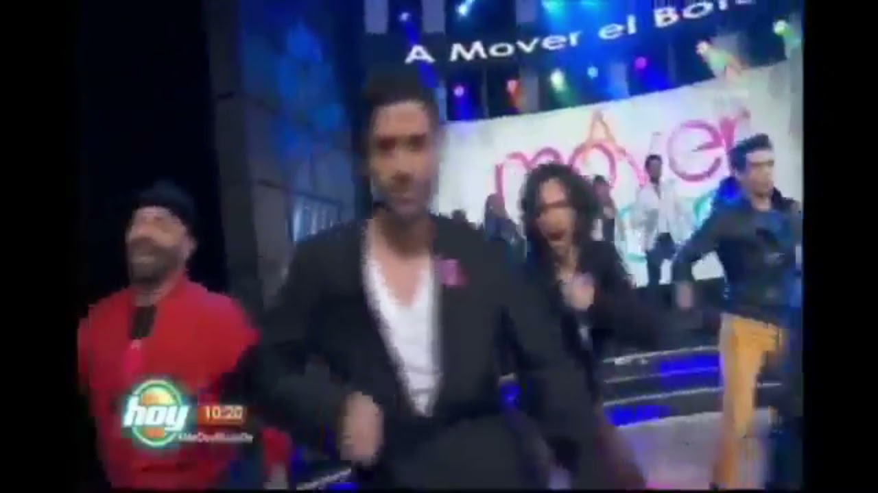 Jonathan Montenegro cantando