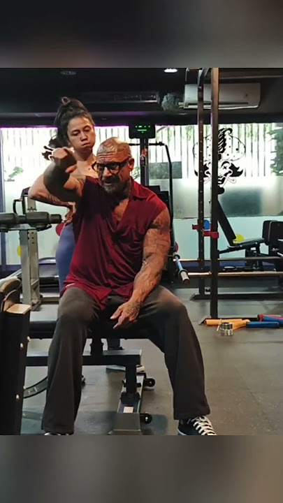squats for butt vs. squats for thighs #joemusclebandung