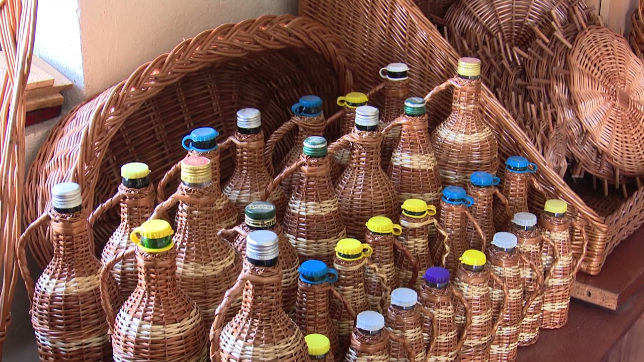 Porodica iz Tešnja izrađuje korpe od pruća