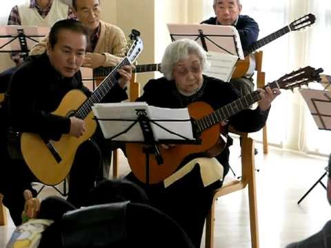 おばあちゃんのギターデビュー（秋山文子さん90歳）HFSCC