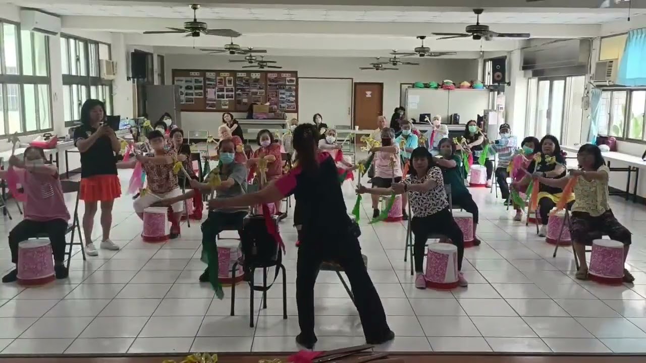 小鈴噹環保打擊樂~弄獅~（榮和關懷據點）