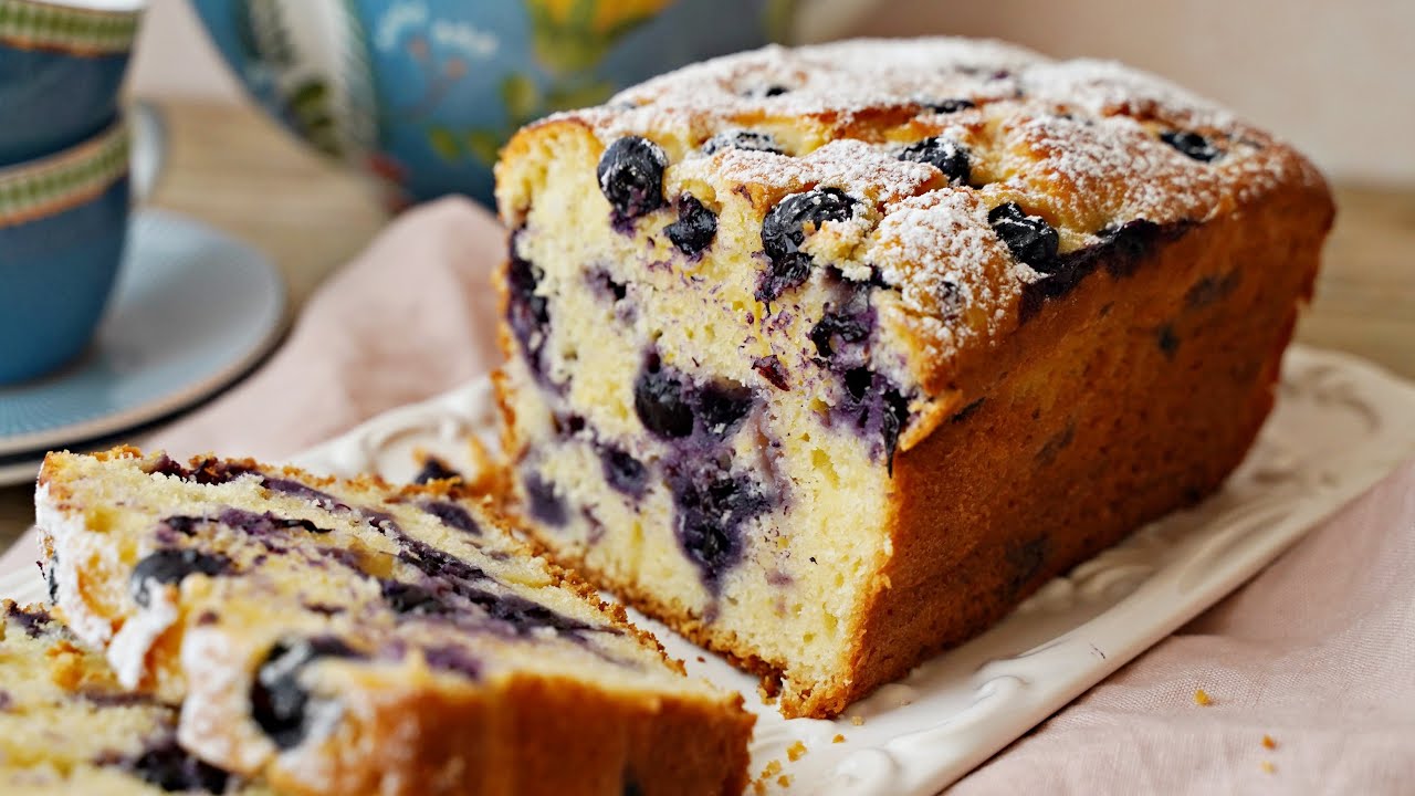 Pyszne puszyste ciasto cytrynowe z borówkami – PRZEPIS – Mała Cukierenka