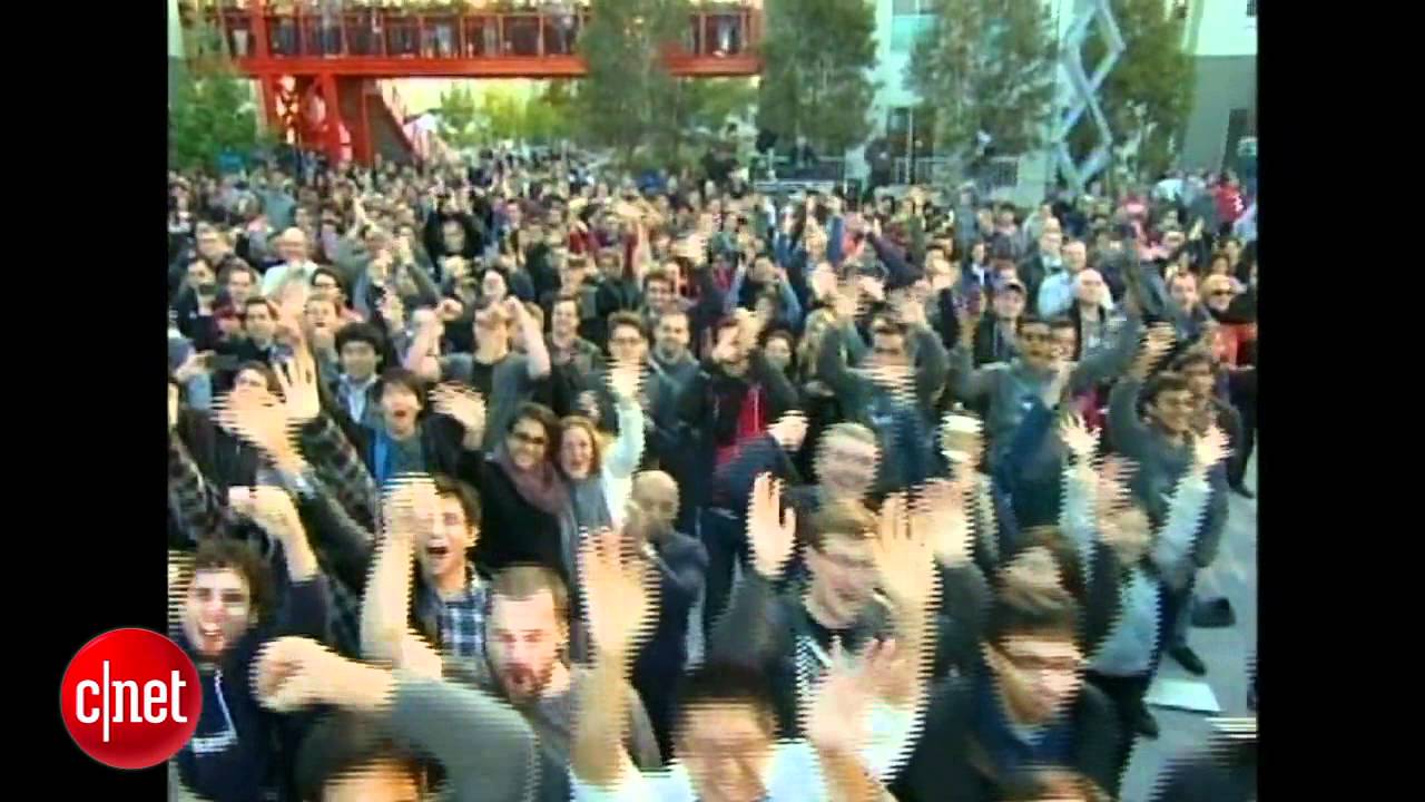 CNET News: Mark Zuckerberg rings Nasdaq opening bell