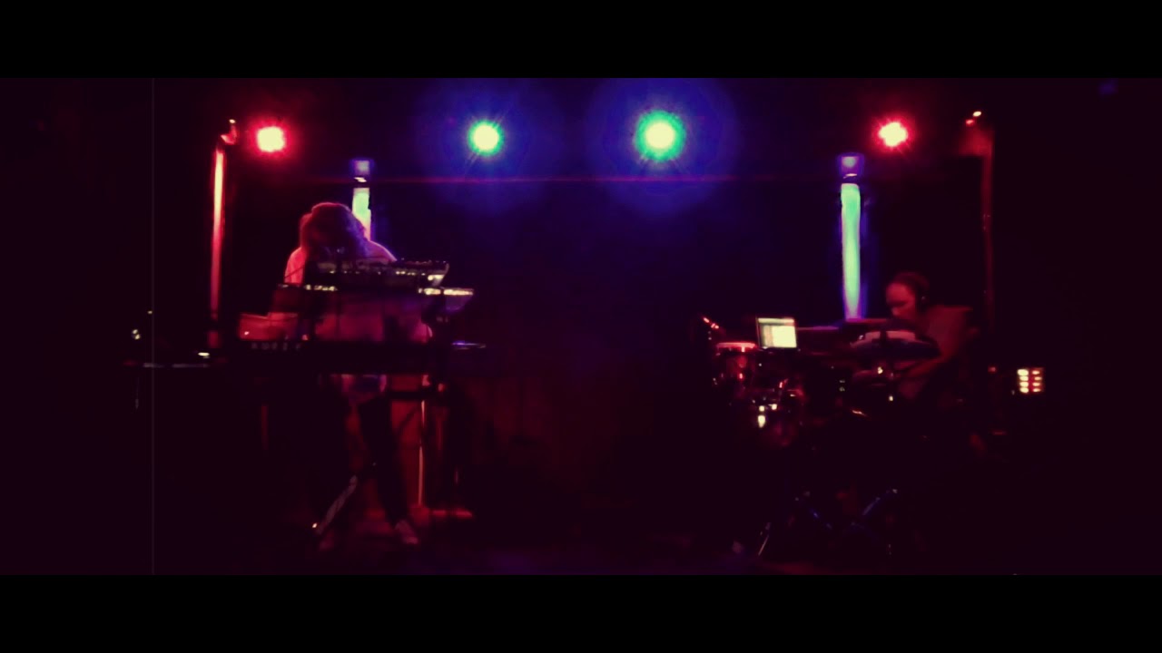 The Voyager Project  A Single Night Live sounds like a legacy of the Berlin School,long-lost video