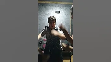قمت داخل وسطهم اخذت واحد منهم 
