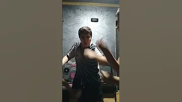 قمت داخل وسطهم اخذت واحد منهم 