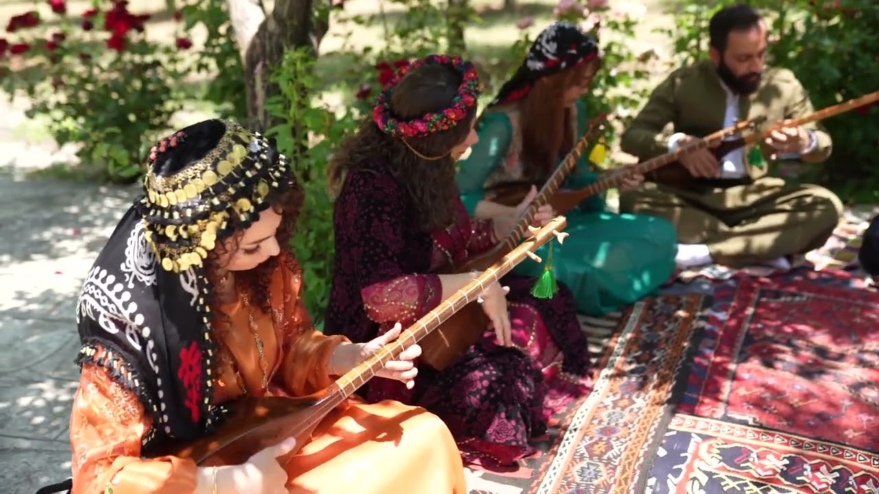 تەمبوورژەنانی موشتاق - باباناووسی
