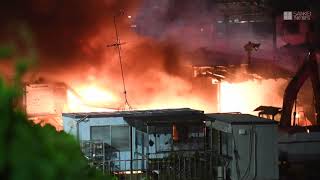 大阪・高槻の倉庫で爆発、炎上