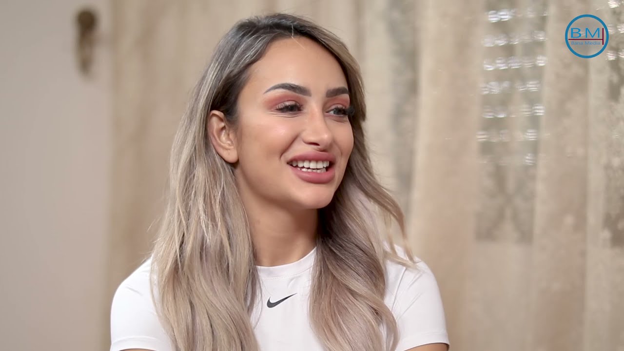 صبيتين وحدة عايشة لحالا والتانية مع رفقاتا وماحدا رضيان بعيشتو🤦‍♀️🤦‍♀️