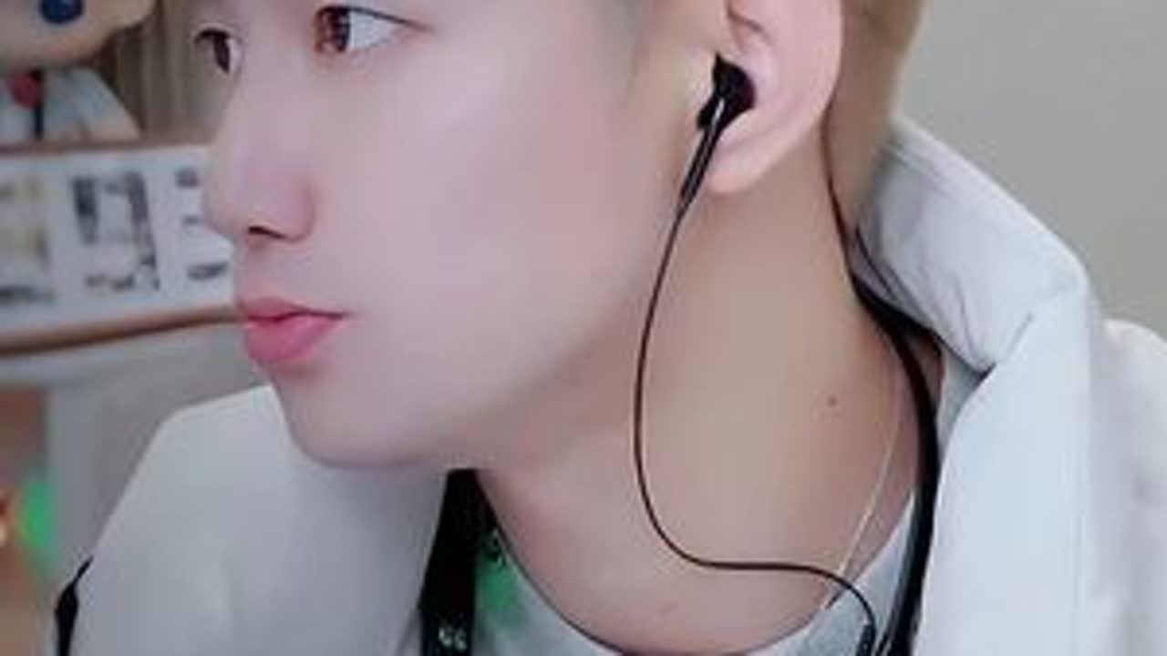 阿哲指导张洵音乐 视频有点长，但是已经剪掉很多了，还是挺有意思的。哲子@阿哲 这些年音乐上还是有点儿东西滴 #阿哲 #张洵