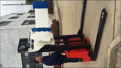 electrcic pallet stacker   WITH PAPER ROLL CLAMP  #palletstacker  #electricstacker  #forklifts