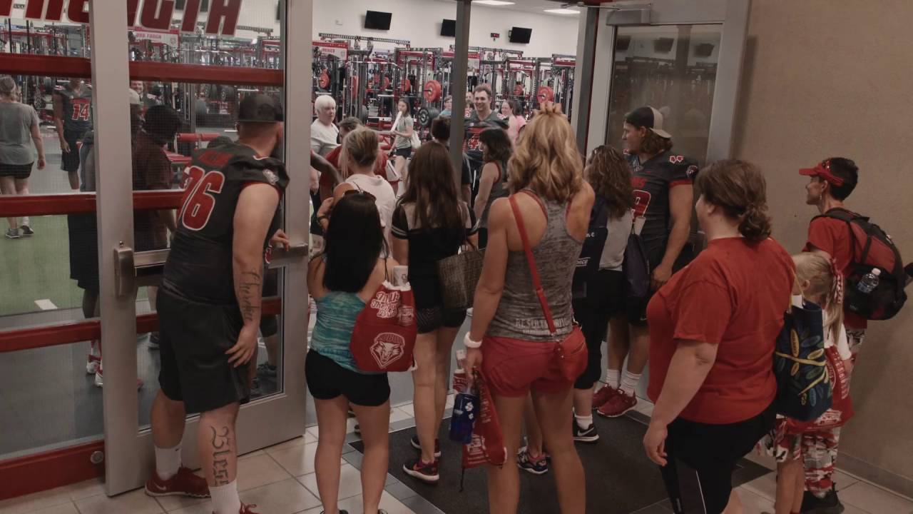 football score Lobo Women's Football Clinic 2016