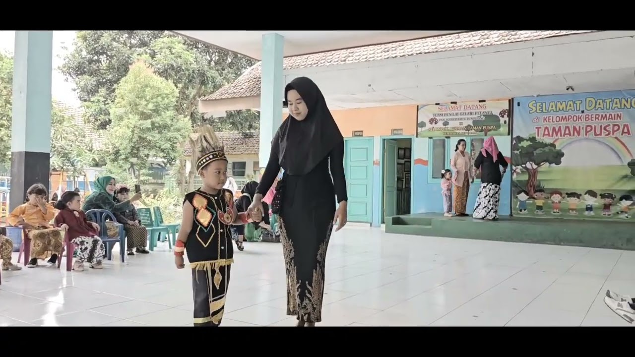 Lomba Fashion Show Ibu dan Anak dalam rangka memperingati Hari Kartini (Part 1)