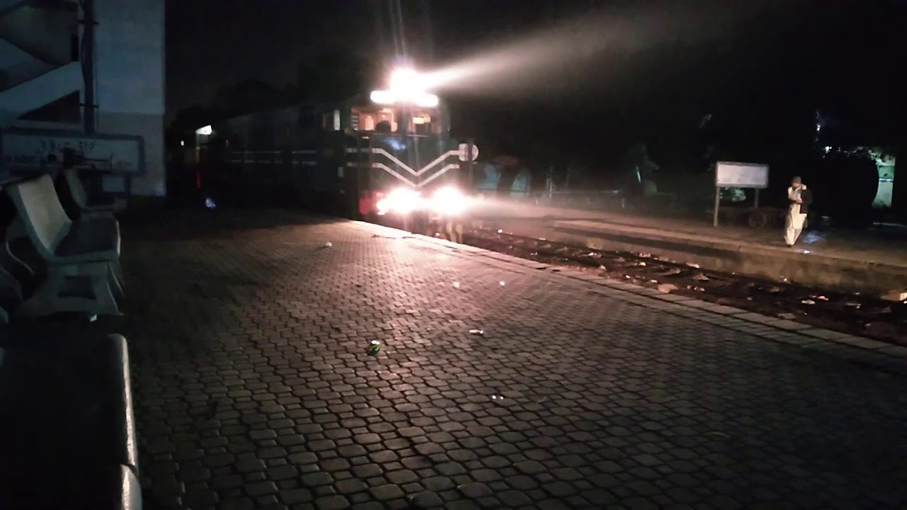 Karachi Cantt Station - Night Arrival Platform #3 Sindh Express