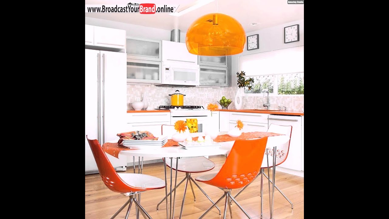 Weiße Küchenschränke Orange Pendelleuchte Stühle - YouTube