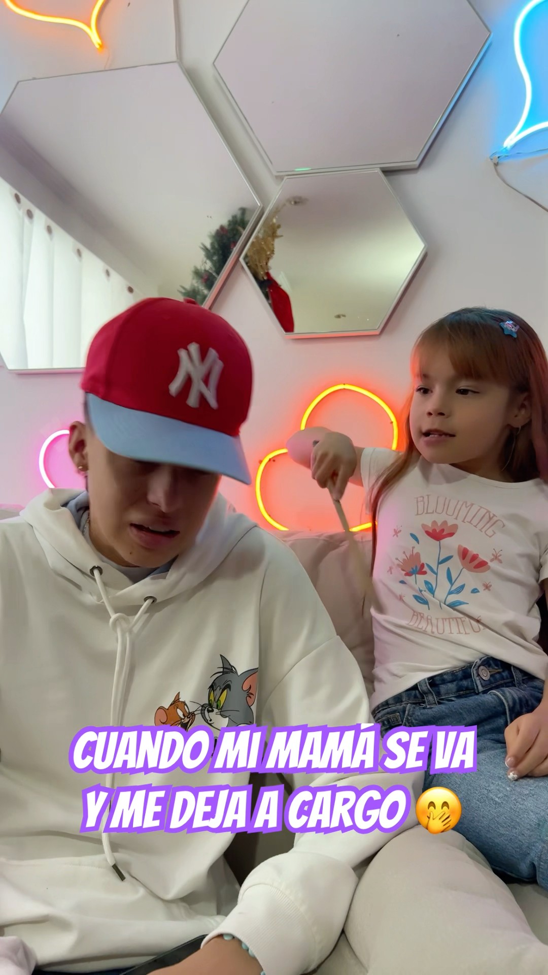 Cuando mi mamá se va y me deja a cargo ?#humor #cosasdefamilia #comedia #shortviral