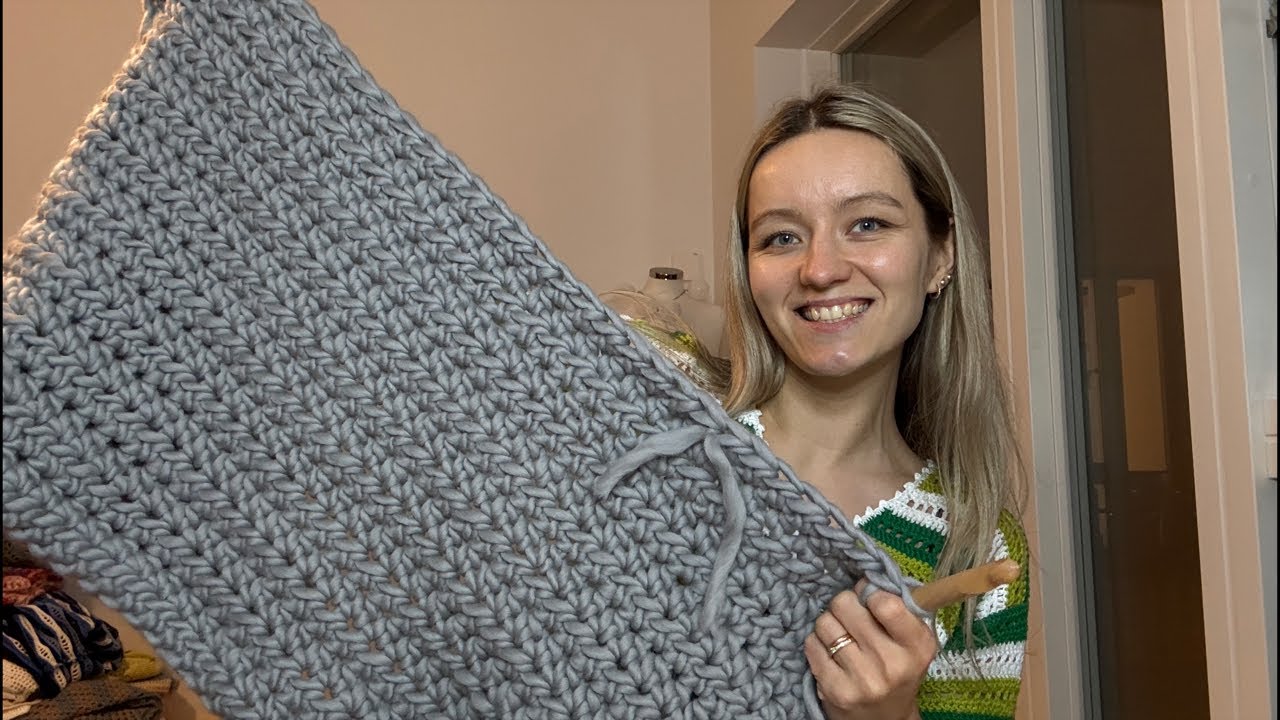 crocheting a blanket 😍