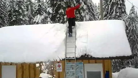 Pourquoi enlever la neige sur le toit