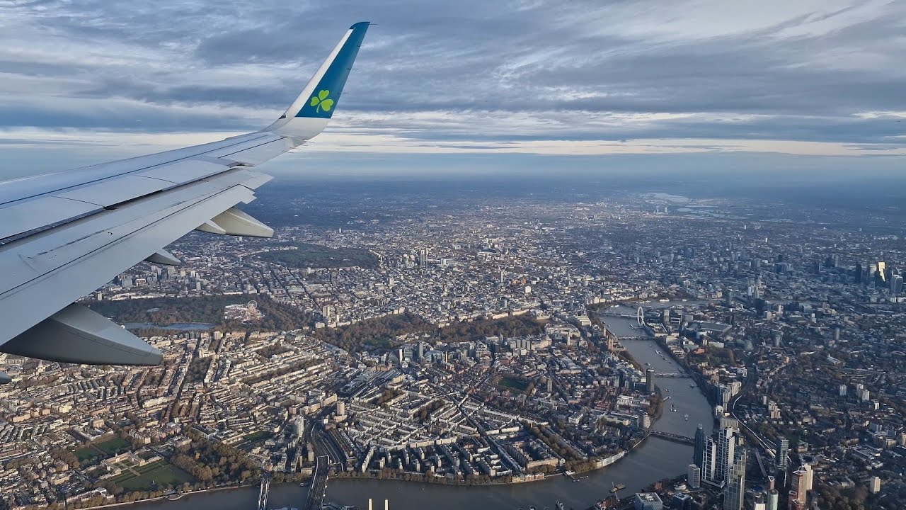 Aer Lingus Airbus A320neo landing into London Heathrow Airport (LHR) 