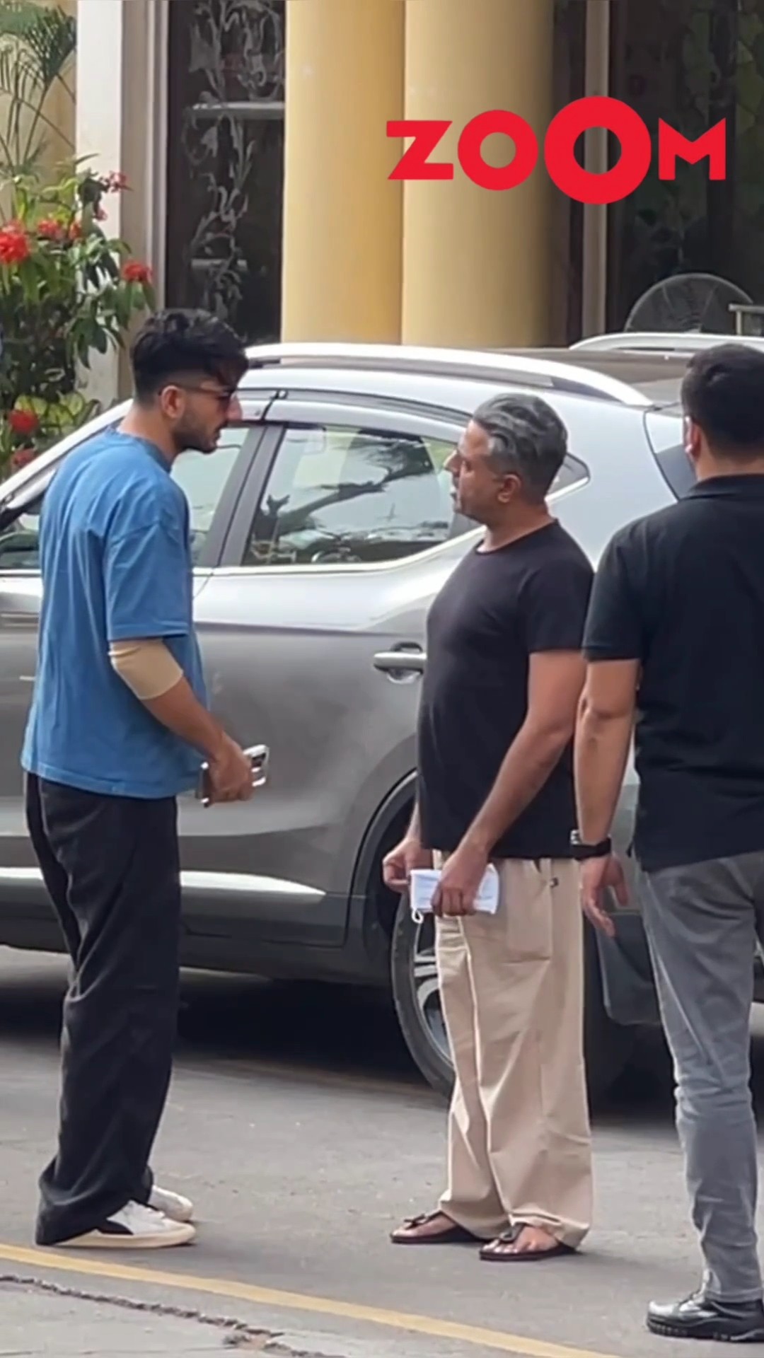 Ibrahim Ali Khan seen at Lilavati hospital to take an update on dad Saif's health #shorts #ibrahim