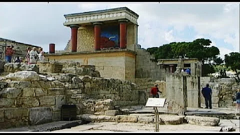Como era conhecido o palácio de Cnossos?