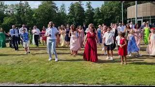 Happy Dance, All Together in the Garden, Mariage de Ben&Ju, july 2022, by an anonymous