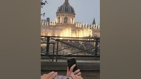Aya Nakamura et la Garde Républicaine
