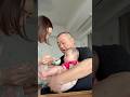 離乳食をけーが食べようとします😂