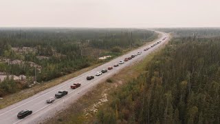 En images : mégafeux au Canada, course contre la montre pour évacuer une partie du Grand Nord