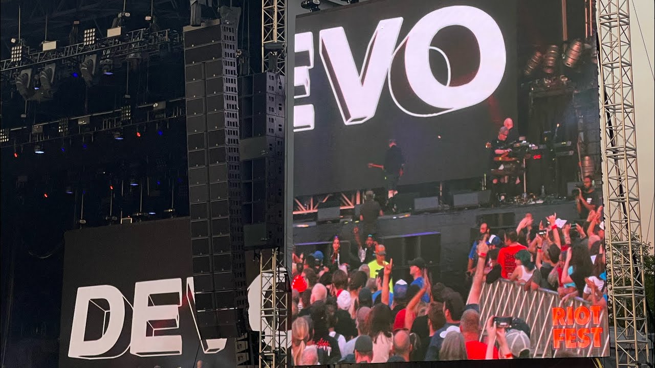 Devo live at @coneriot #Chicago in 2022 - YouTube
