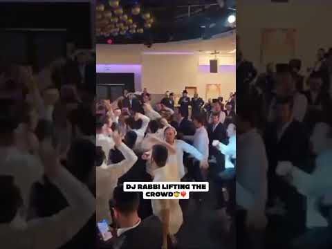 DJ Rabbi lifting the crowd 🤠❤️‍🔥