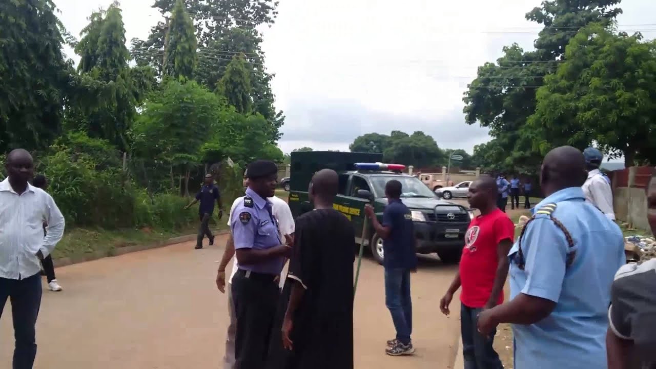 police-residents-of-wuse-zone-4-abuja-15th-august-2015-youtube