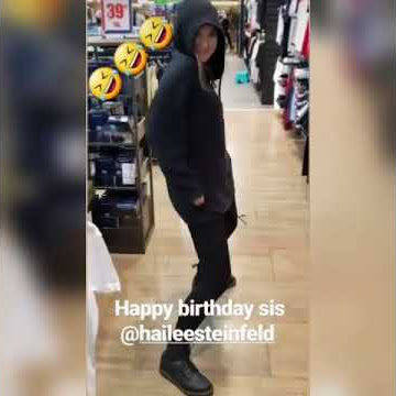 Hailee steinfeld dancing at the mall #39