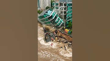 ⚠️ Floodwater Crushes Building in Seconds 😢 #bridgecollapse #accidente #disaster#uk#usa#shorts#viral