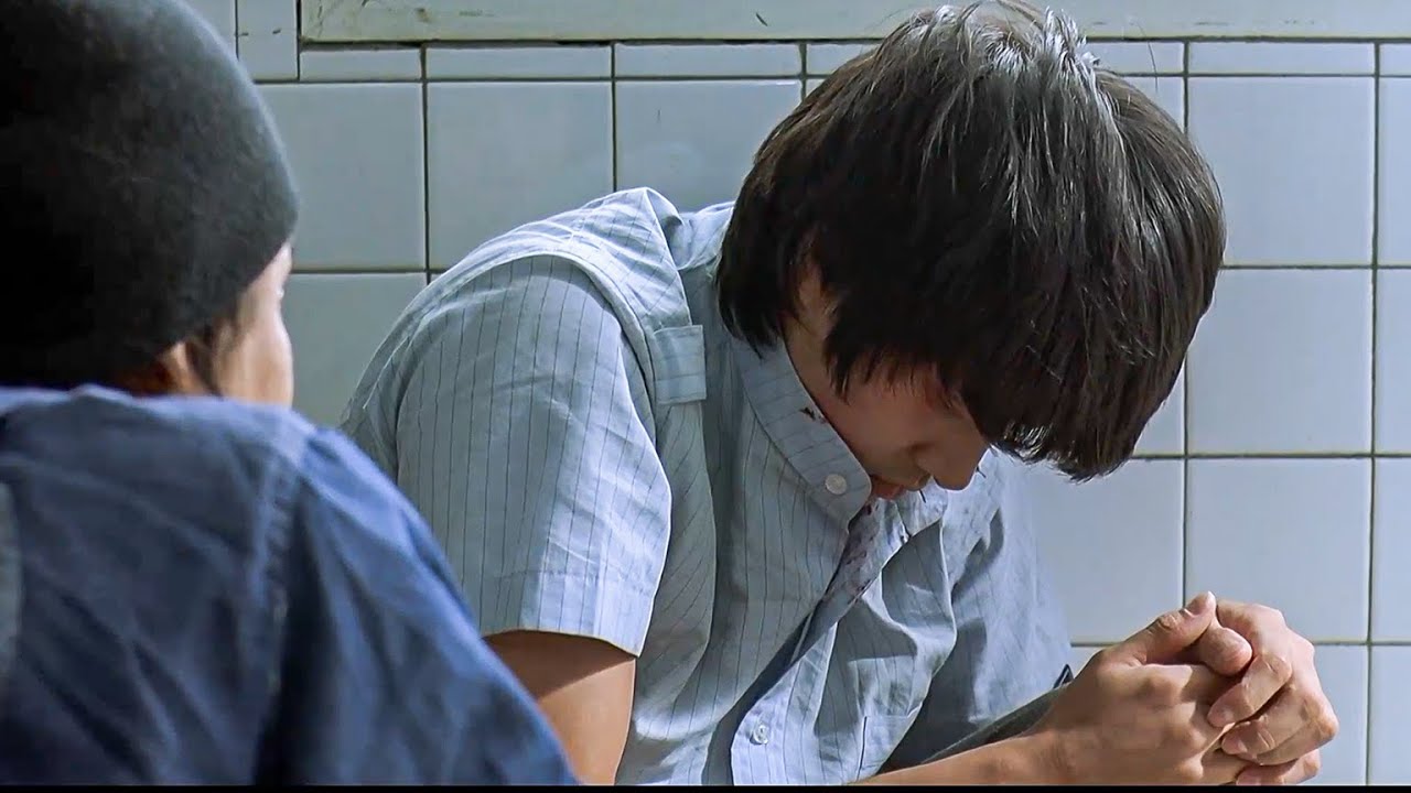 شاب ضعيف الكل بيتنمر عليه قرر يقرا كتب تعليم القتال علشان يعرف ياخد حقه وينتقم من الي أذوه ملخص