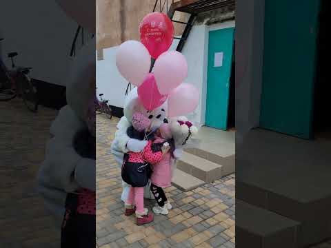 Мишка ждёт именинницу из детского сада! #ростовоймедведьпоздравление #сюрприз #деньрождения
