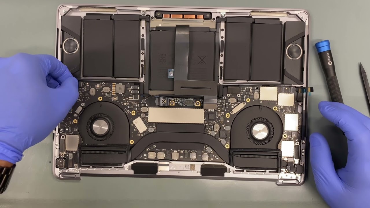 MacBook Pro (13-inch, 2017, 4 TBT3) Battery Replacement - YouTube