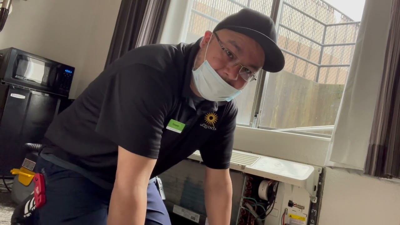 MR BEAN IN THE ICE MACHINE (HOTEL MAINTENANCE)