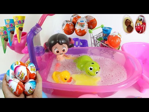 Niloya Oyuncak Küvetinde Yıkanıyor Kinder Joy Yumurta Toybox Cornet Açıyor Surprize Eggs