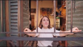 Laura Esquivel - Un Rato (Official Video)