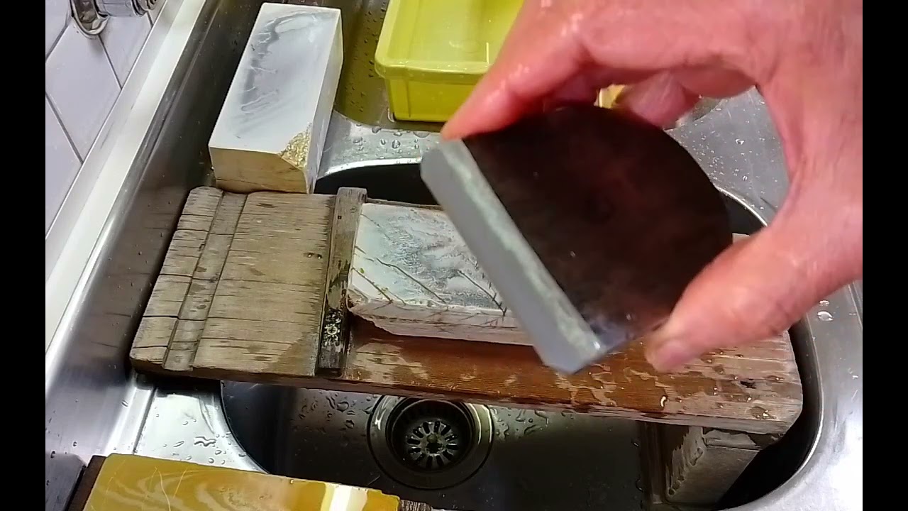 碓氷健吾作大巌銘寸八を研ぐ - YouTube