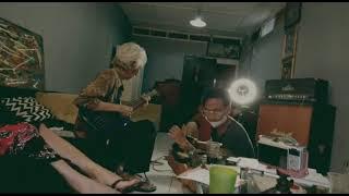 pemanasan musik dgn om Yok Koeswoyo