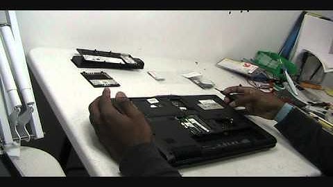 How to remove a Combo Drive on HP Pavilion DV2000 Laptop