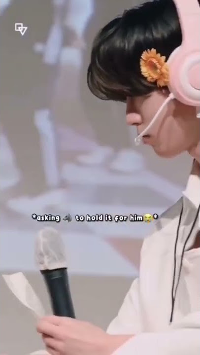 he wrote the lyrics but he forgot them again #han #straykids #skz #stay #shorts