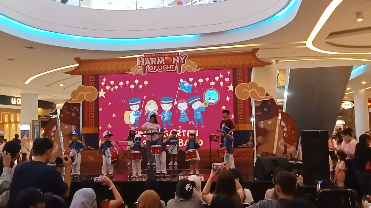 Acara cahaya mentari school marching band di center atrium gaia bumi raya city mall 